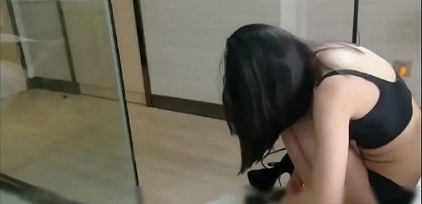  Chinese hot teen model gets naked in photo shooting